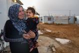 Moeder en kind in Jordaans vluchtelingenkamp waar War Child helpt_War Child Jordanië_180425